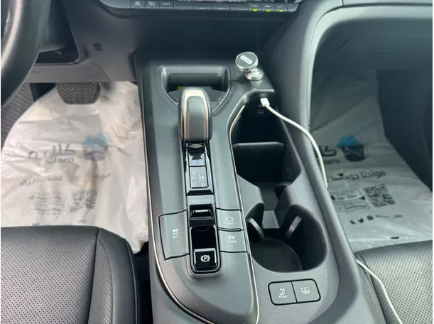 Car image 15