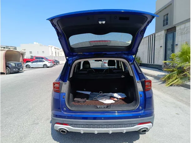 Car image 25