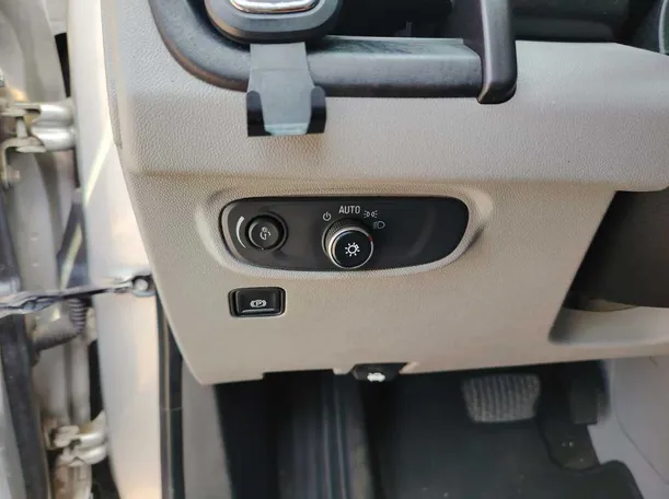 Car image 32