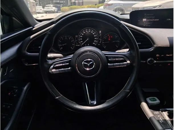 Car image 17