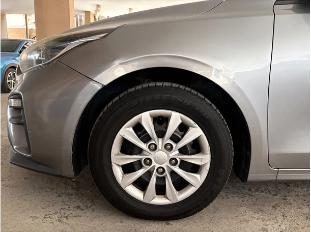 Car image 9