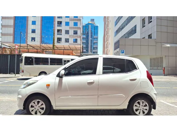 Car image 8
