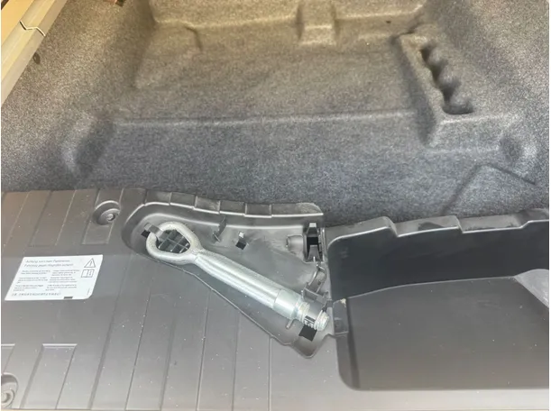 Car image 20