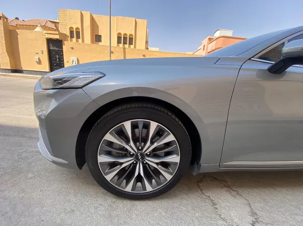 Car image 9