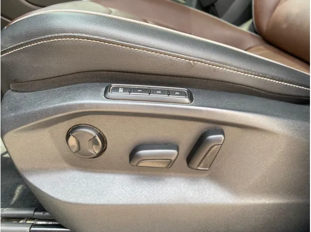 Car image 29