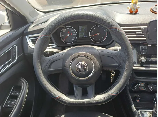 Car image 17
