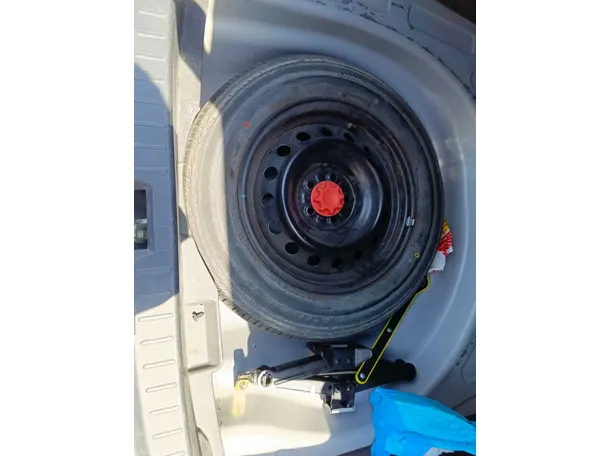 Car image 24