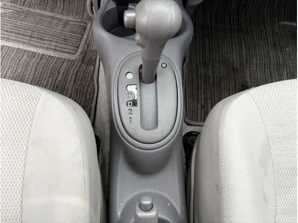 Car image 12