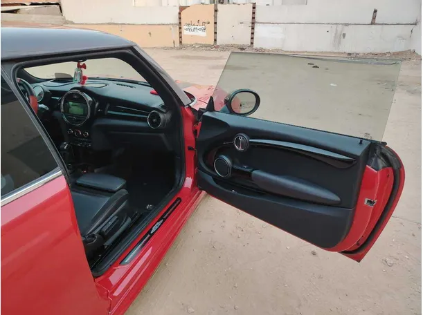 Car image 17