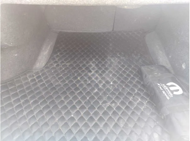 Car image 21