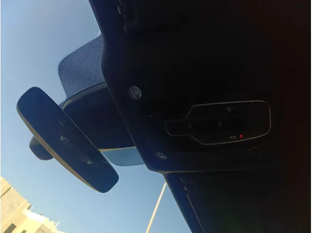 Car image 29