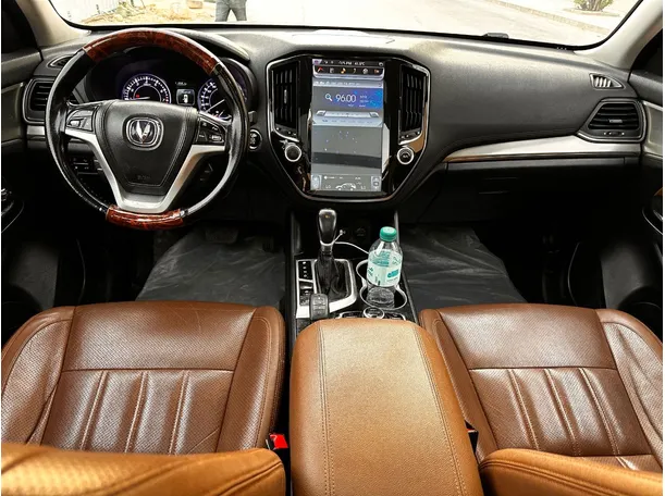 Car image 16