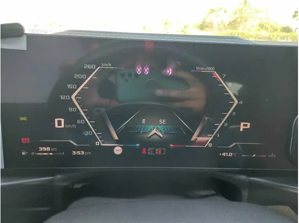 Car image 18