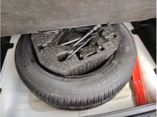 Car image 29