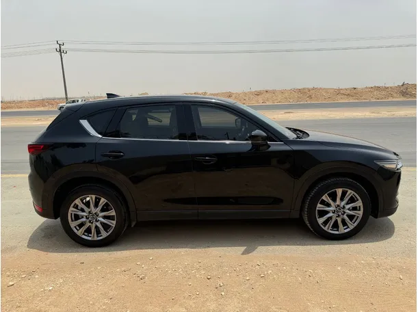 Car image 4