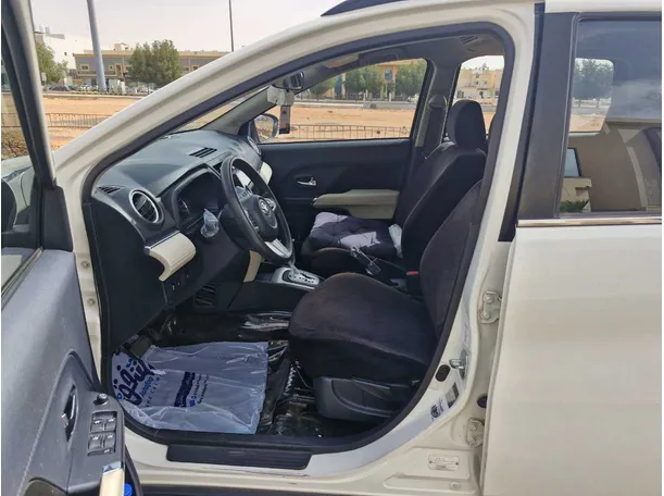 Car image 11