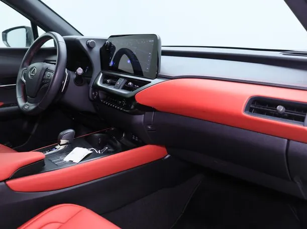 Car image 10