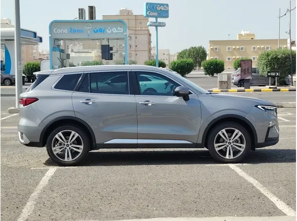 Car image 4