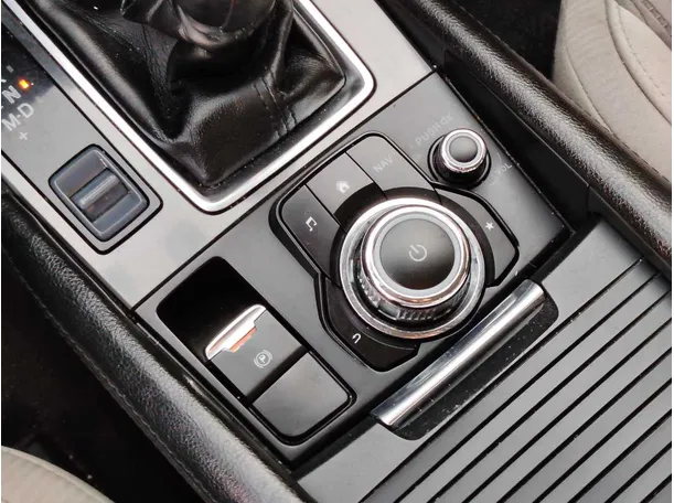 Car image 19