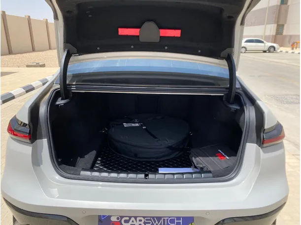 Car image 19