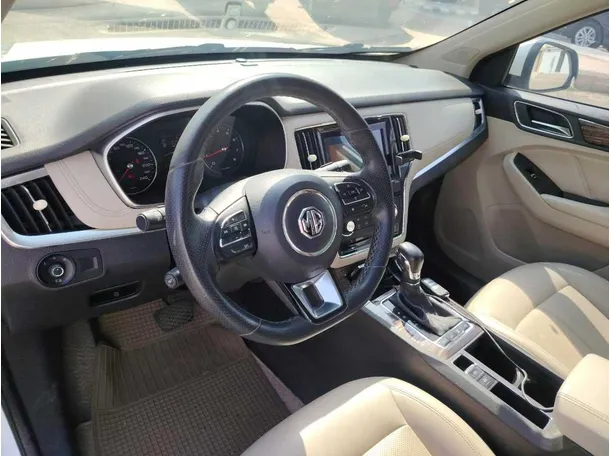 Car image 13