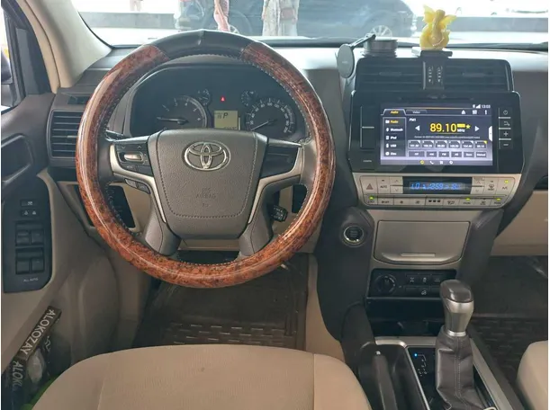 Car image 18