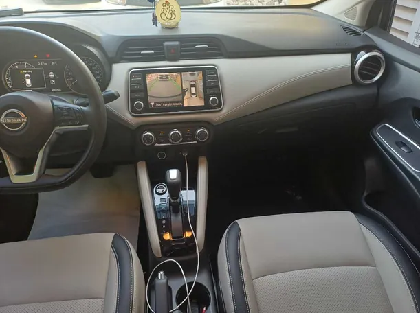 Car image 14