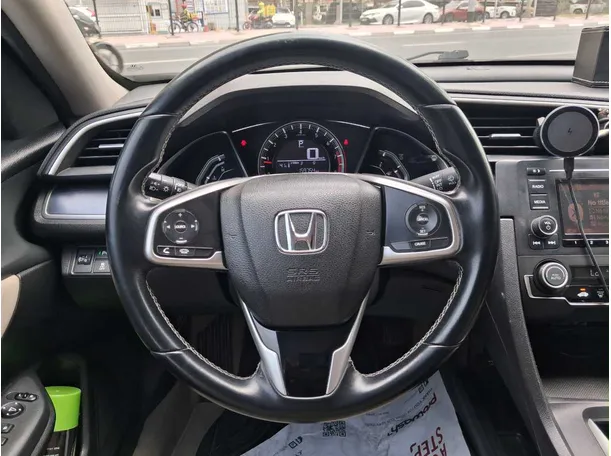 Car image 17