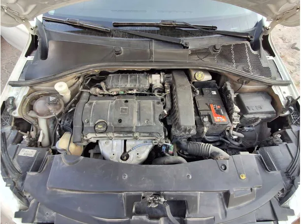 Car image 19