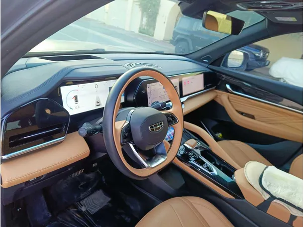 Car image 13
