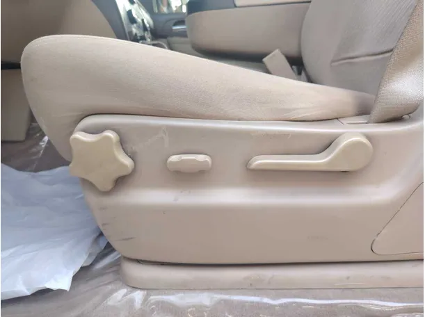 Car image 30