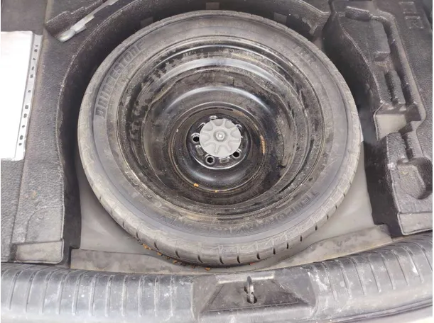 Car image 26