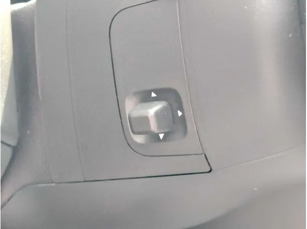 Car image 32