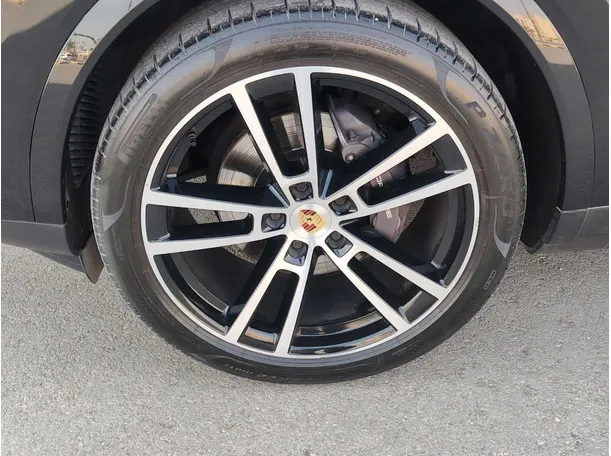 Car image 10