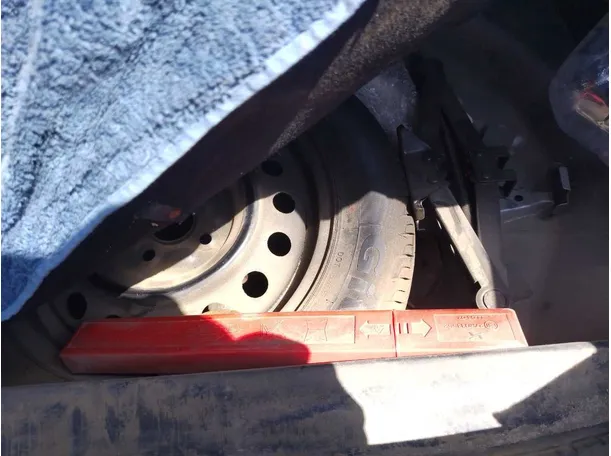 Car image 35