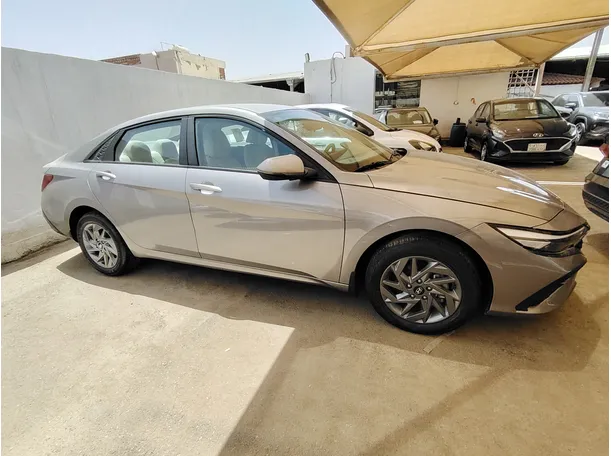Car image 4