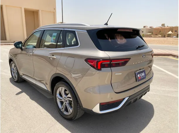 Car image 7