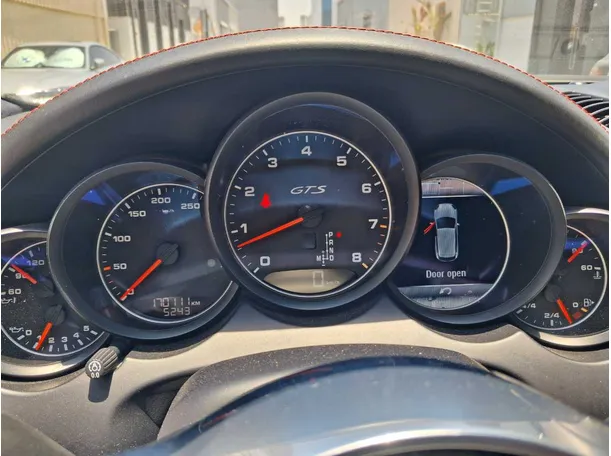 Car image 17