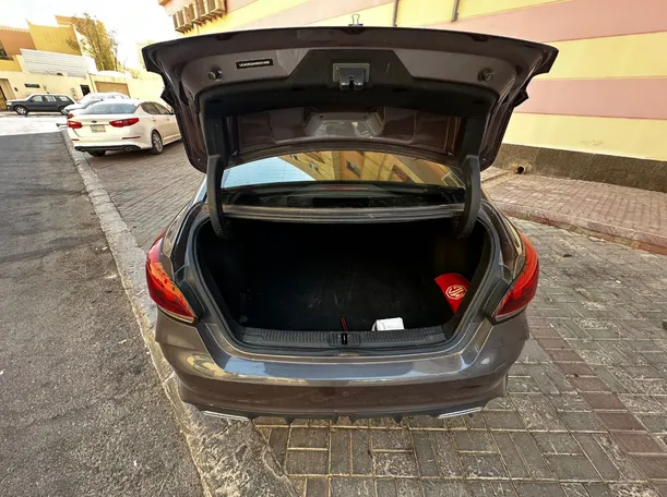 Car image 26