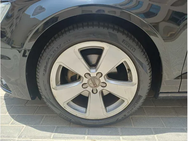 Car image 10