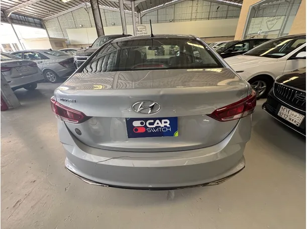 Car image 5
