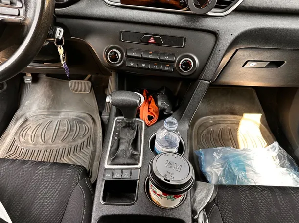Car image 17