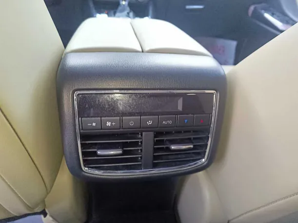 Car image 29