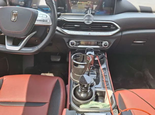 Car image 16