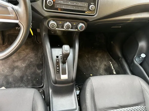 Car image 19
