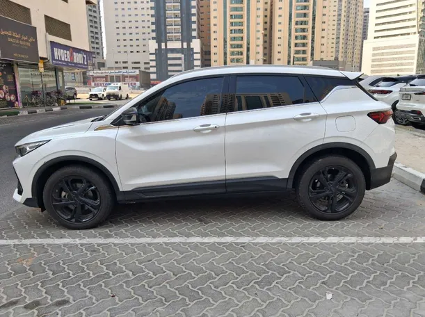 Car image 4