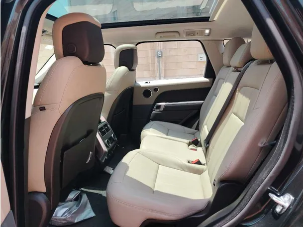 Car image 19