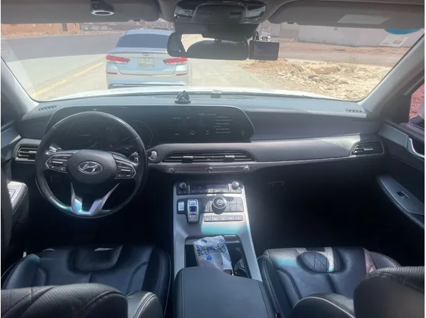 Car image 17