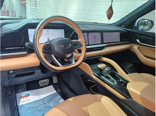 Car image 11