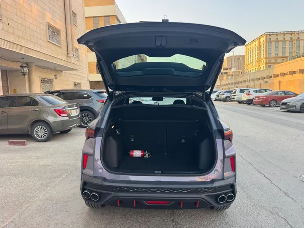 Car image 19
